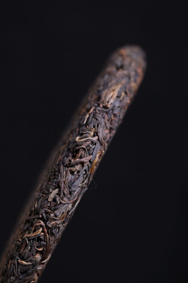2003 Yi Wu "Chun Zheng Pin" Raw Pu-erh Tea Cake