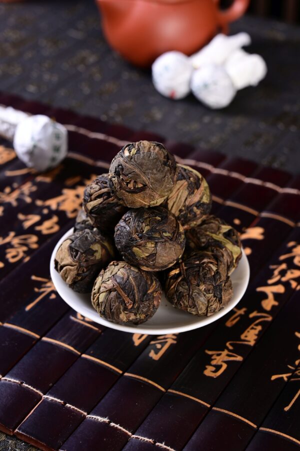 Yong De "Big Snow Mountain" Wild Purple White Tea Dragon Balls