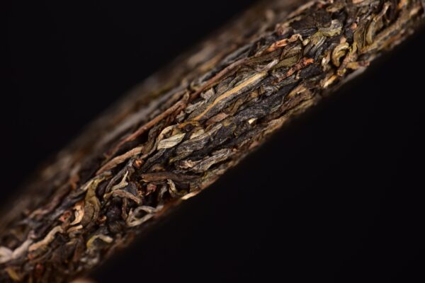 2024 Yunnan Sourcing "Da Qing Gu Shu" Raw Pu-erh Tea Cake