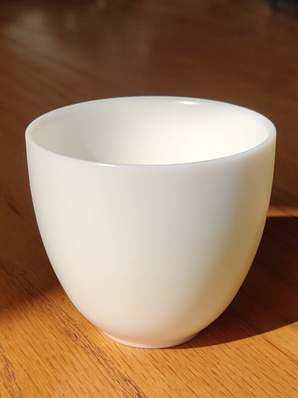 Mutton Fat Jade Porcelain "Egg-Shaped Smooth" Tea Cup